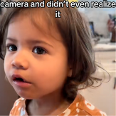 MAJKA POČELA DA PANIČI Snimila ćerku dok jede jabuku, a onda se desilo nešto što će pamtiti CELOG ŽIVOTA (VIDEO)